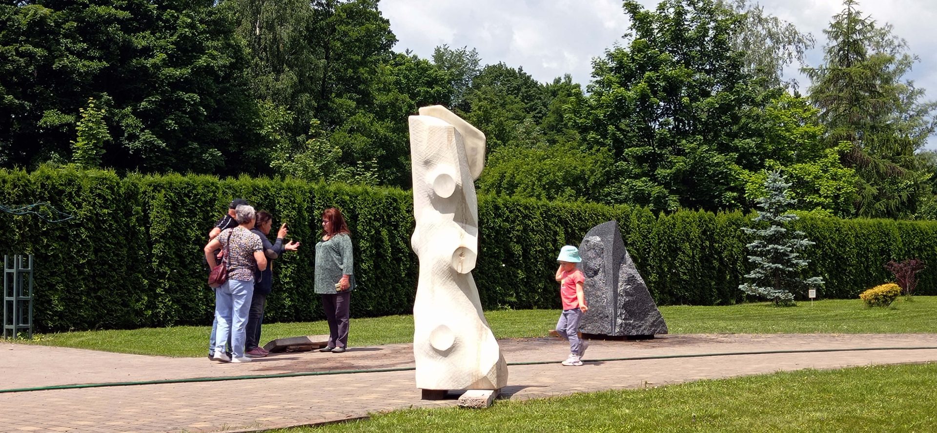 “Poetic Amalgam,” measuring 200 x 60 x 60 cm and executed in sandstone.