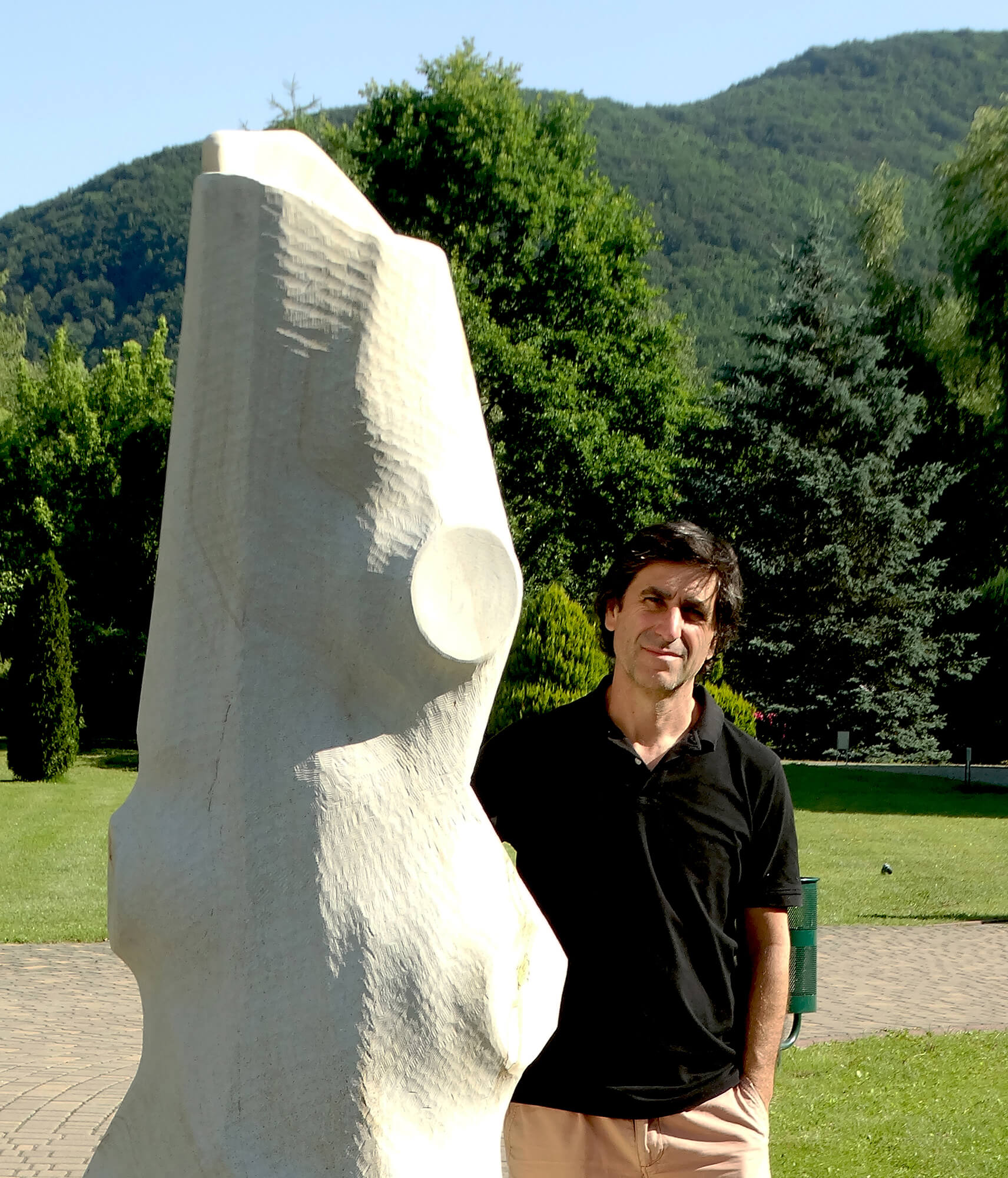 “Poetic Amalgam,” measuring 200 x 60 x 60 cm and executed in sandstone.