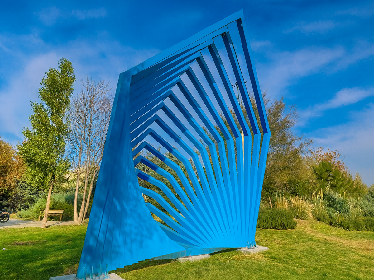 CUBIC#51020161_2015_640 x 400 x 544 cm_Square steel tube_Public commission by the City of Tehran_Iran